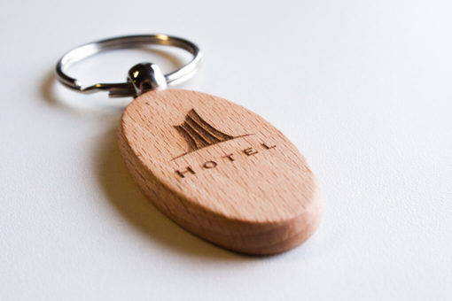 Schlüsselanhänger aus Holz für individuelle Gravuren